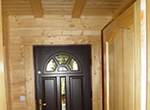 wnętrze domku  z drewna